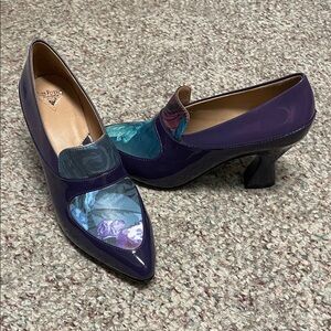 John fluevog Shirley Poser Purple patent leather heels with floral accent- nwt